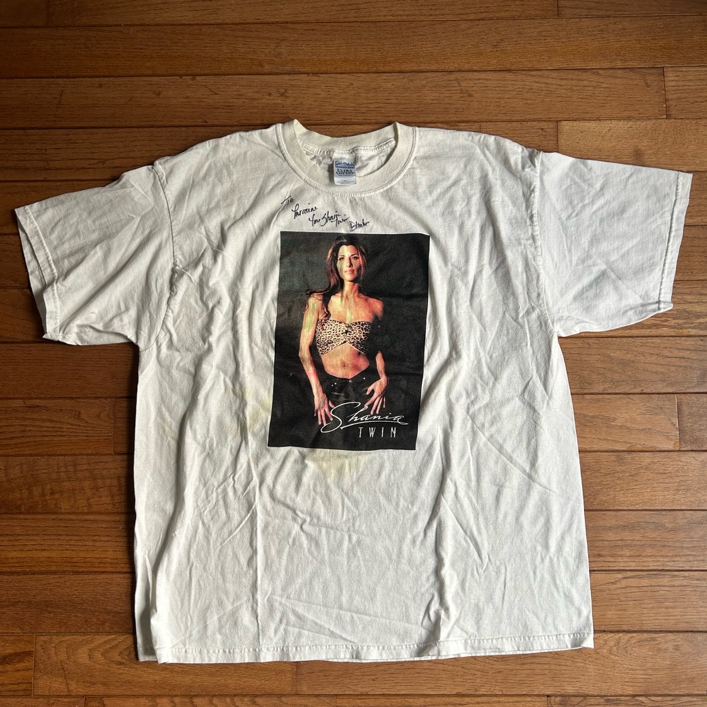 Shania Twain signed vintage tee